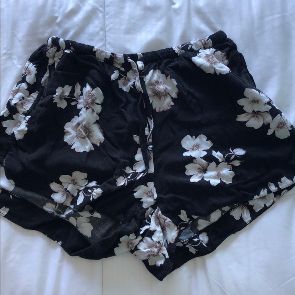 Brandy melville: floral shorts